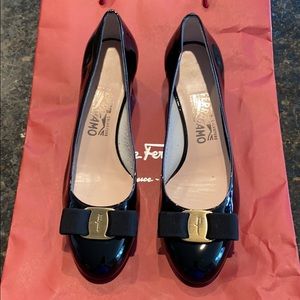 Salvatore Ferragamo sz 7 black shoes